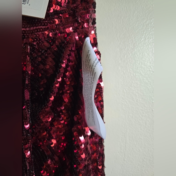 NWT Mac Duggal, One-Shoulder Sequin Column Gown, Burgundy, Size 4 -$598 - Picture 8 of 15